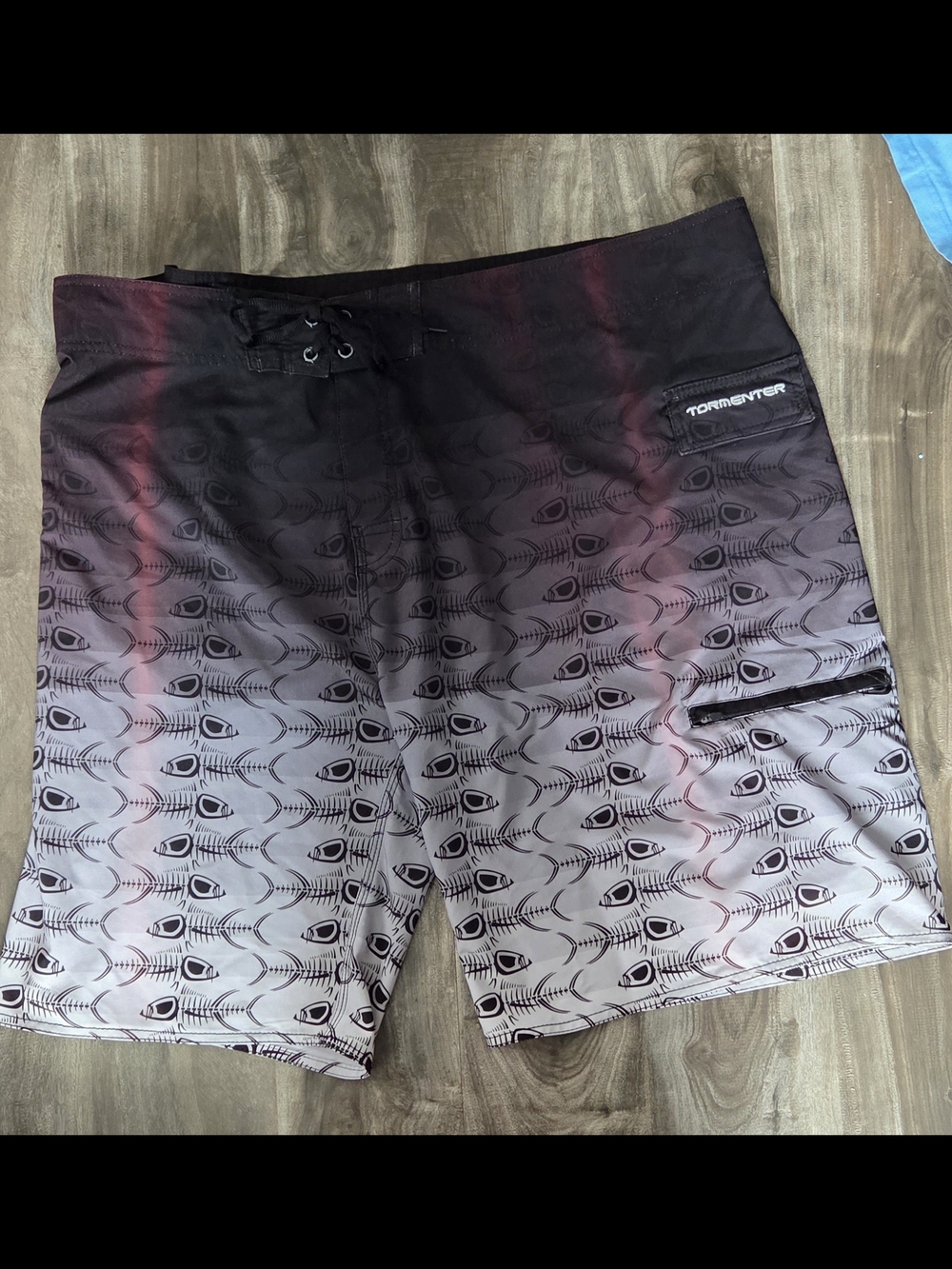 Tormenter Men’s Gradient Black & Red Fishbone Board Shorts
